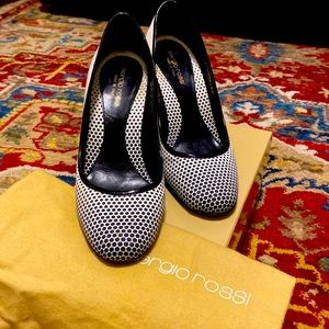 Size 8 Black/White polka dot pumps